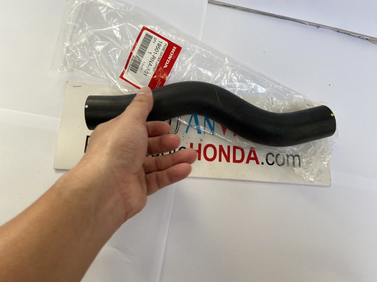 Ống két nước phía dưới xe Honda CIVIC 2006 đến 2011